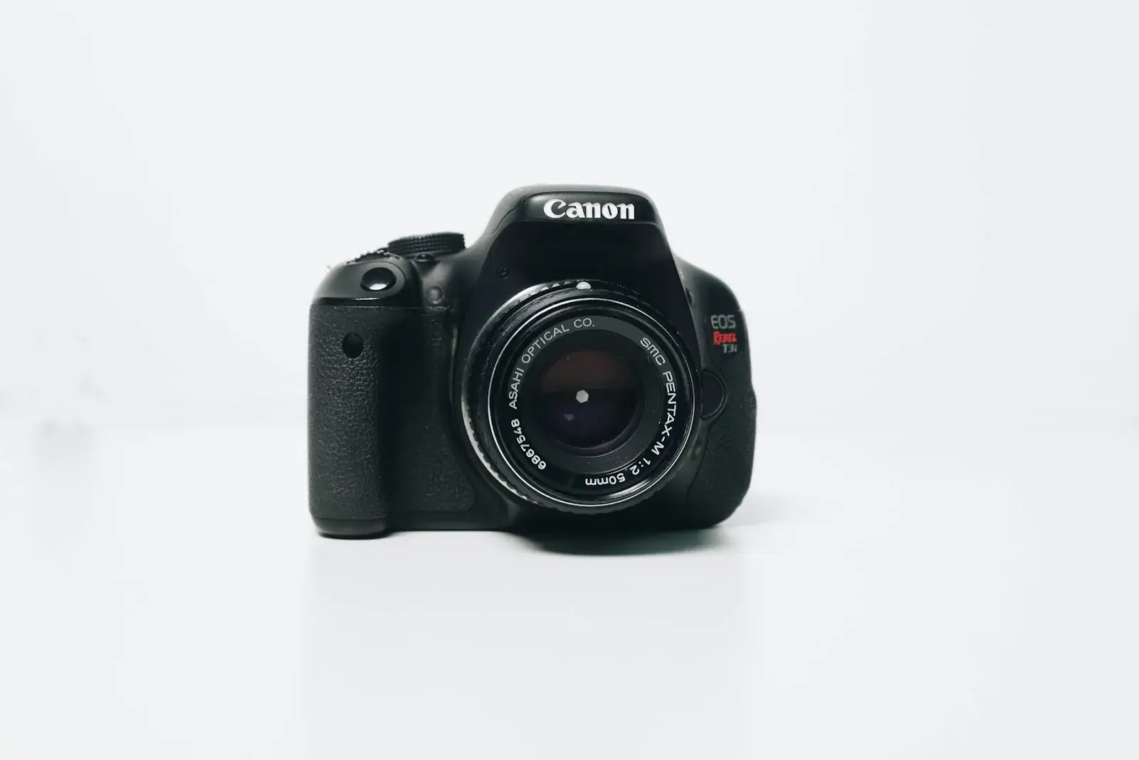 Canon mirrorless camera with kit lens
